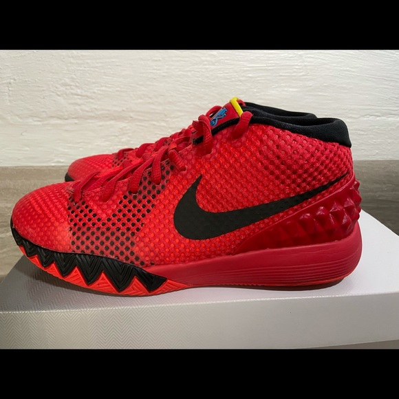 Nike Kyrie Bred Basketball Shoes 6Y NETS
